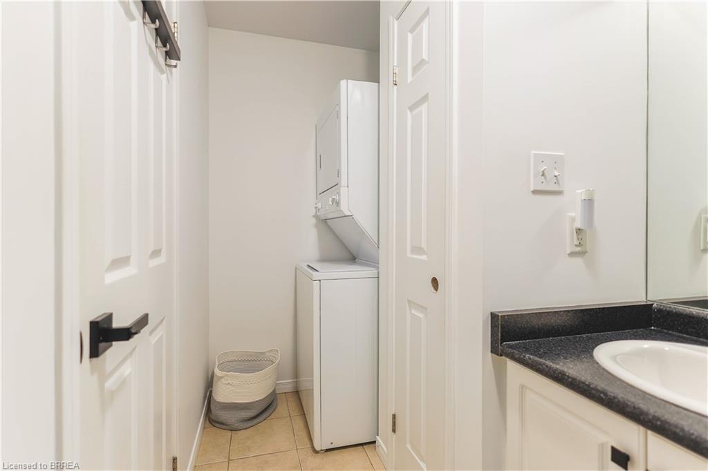 3-1328 Upper Sherman Avenue, Hamilton, ON - Indoor