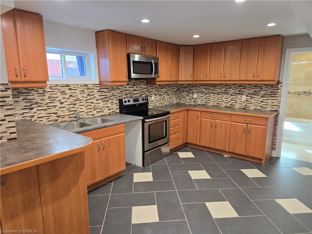 Basement-318 Erie Avenue, Brantford, ON - Indoor Photo Showing Kitchen With Double Sink