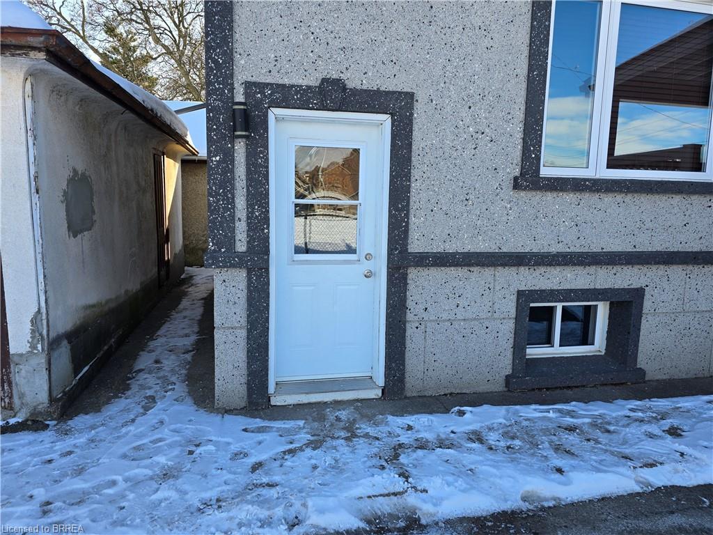 Basement-318 Erie Avenue, Brantford, ON - Outdoor
