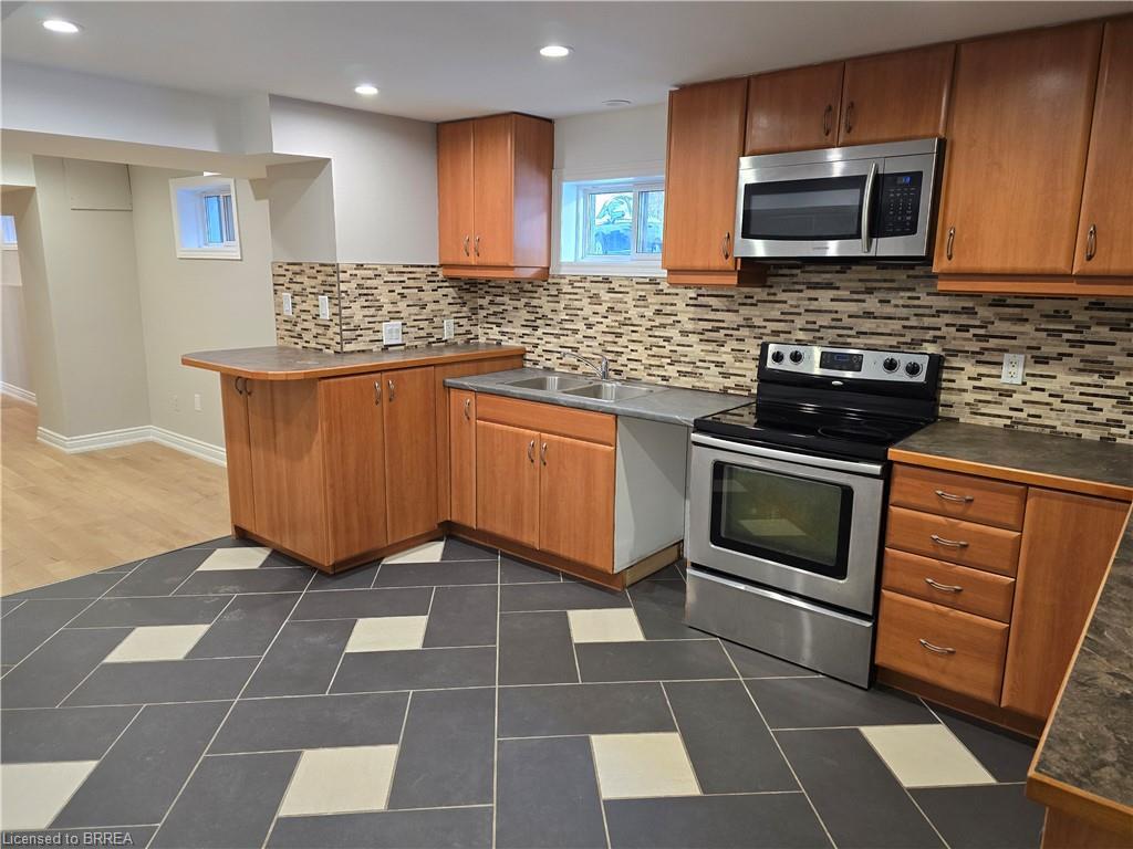 Basement-318 Erie Avenue, Brantford, ON - Indoor Photo Showing Kitchen With Double Sink