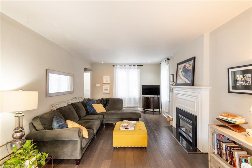 24 Lincoln Avenue, Brantford, ON - Indoor Photo Showing Living Room With Fireplace