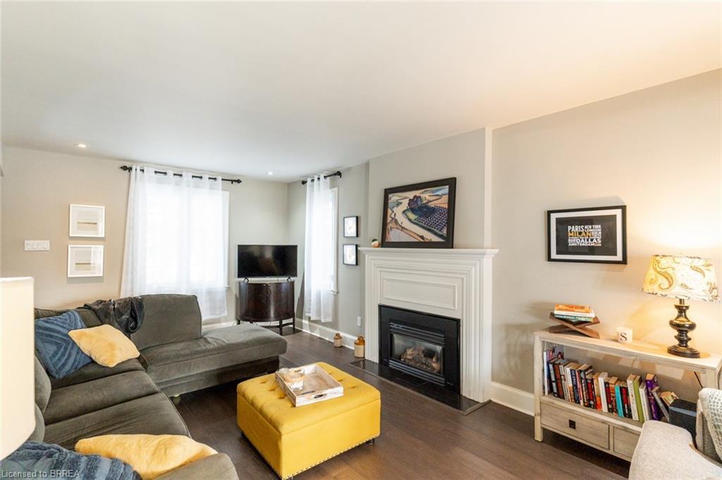 24 Lincoln Avenue, Brantford, ON - Indoor Photo Showing Living Room With Fireplace