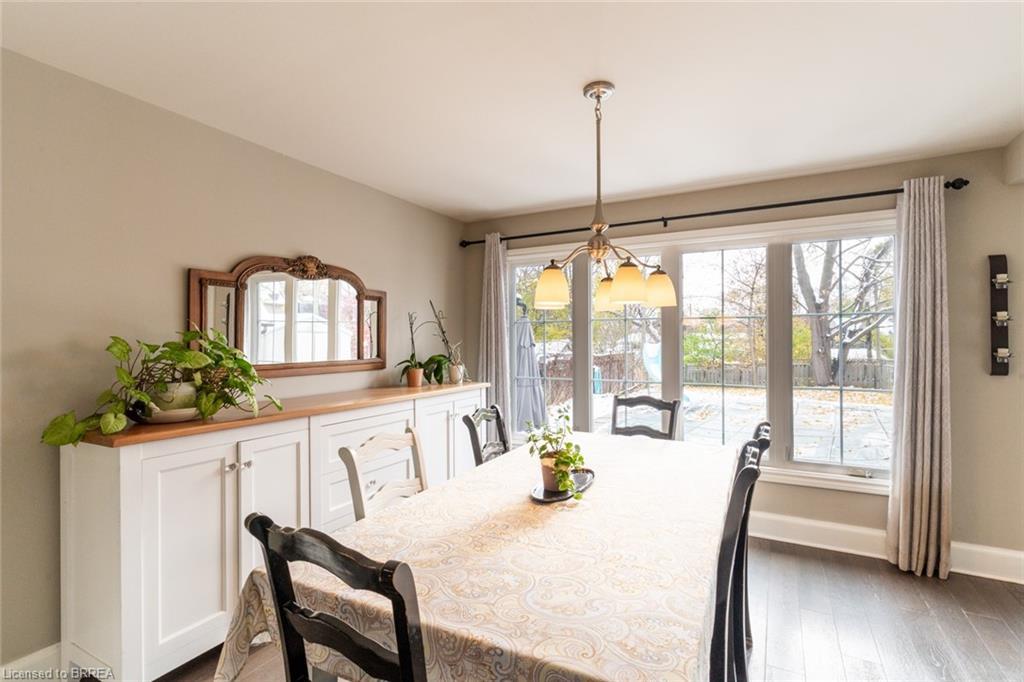 24 Lincoln Avenue, Brantford, ON - Indoor Photo Showing Dining Room