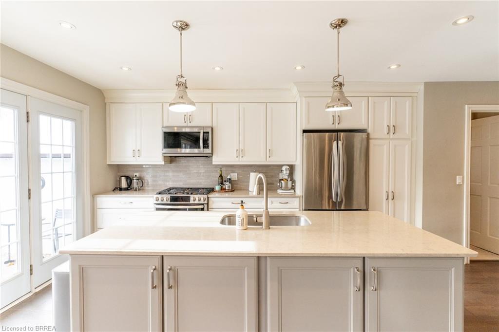 24 Lincoln Avenue, Brantford, ON - Indoor Photo Showing Kitchen With Stainless Steel Kitchen With Double Sink With Upgraded Kitchen