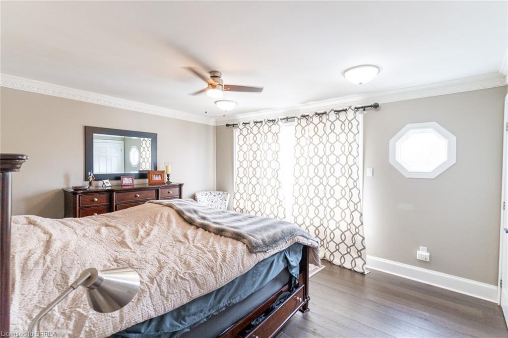 24 Lincoln Avenue, Brantford, ON - Indoor Photo Showing Bedroom