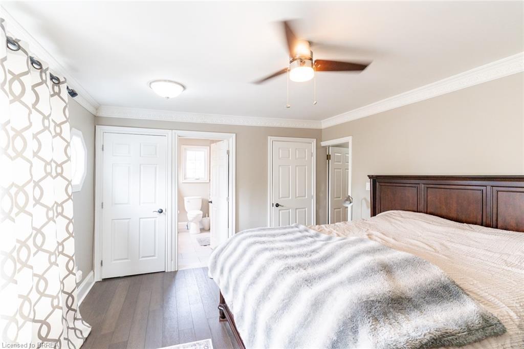 24 Lincoln Avenue, Brantford, ON - Indoor Photo Showing Bedroom