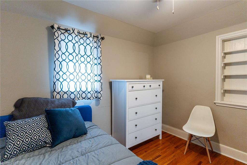 24 Lincoln Avenue, Brantford, ON - Indoor Photo Showing Bedroom