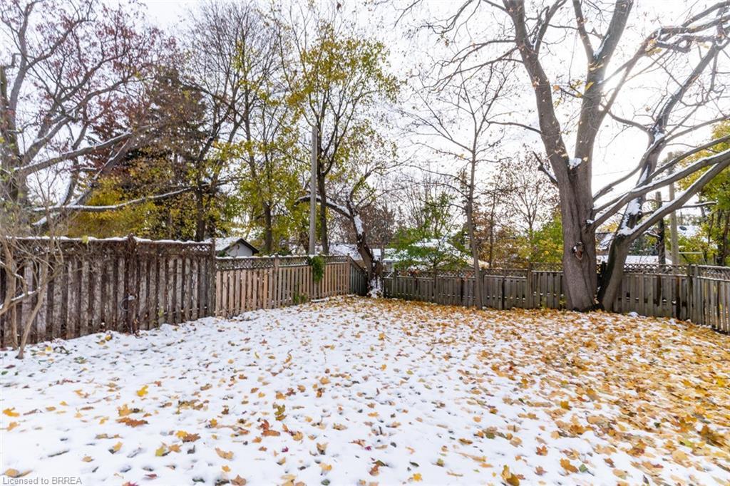 24 Lincoln Avenue, Brantford, ON - Outdoor