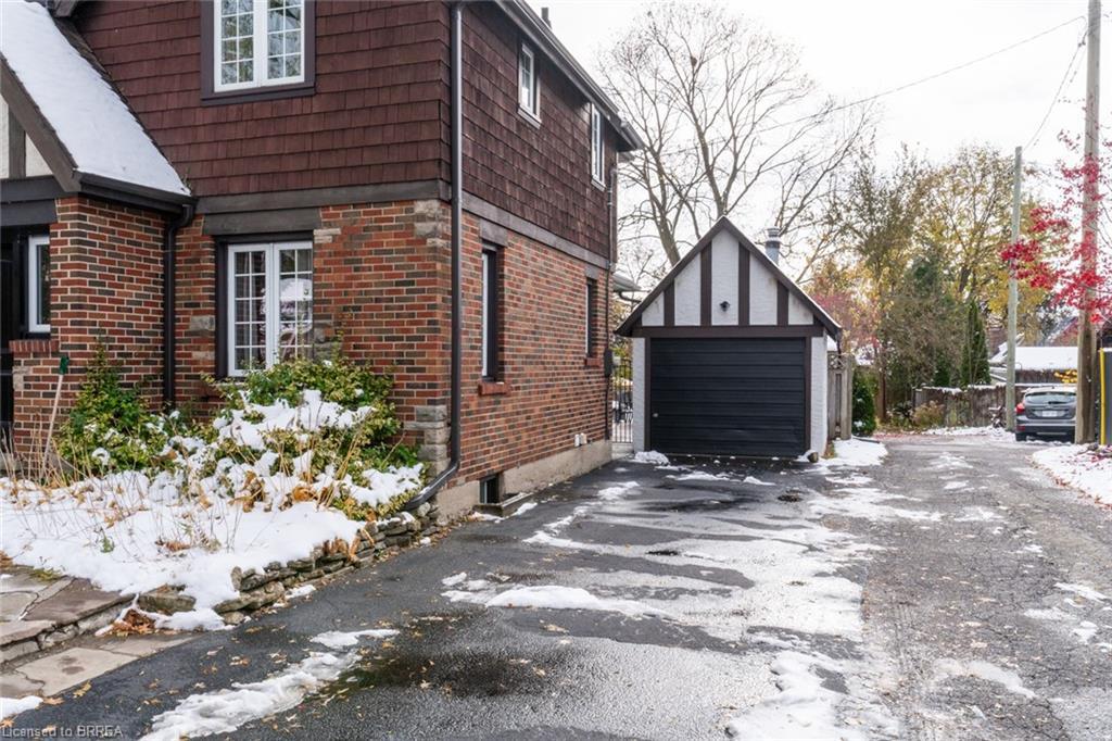 24 Lincoln Avenue, Brantford, ON - Outdoor