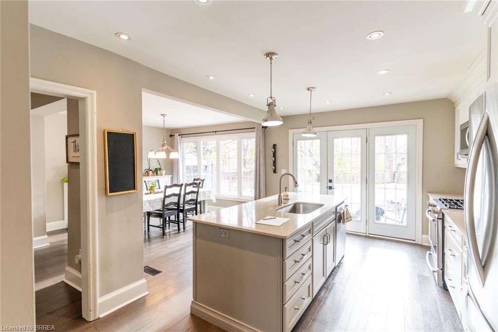 24 Lincoln Avenue, Brantford, ON - Indoor Photo Showing Kitchen