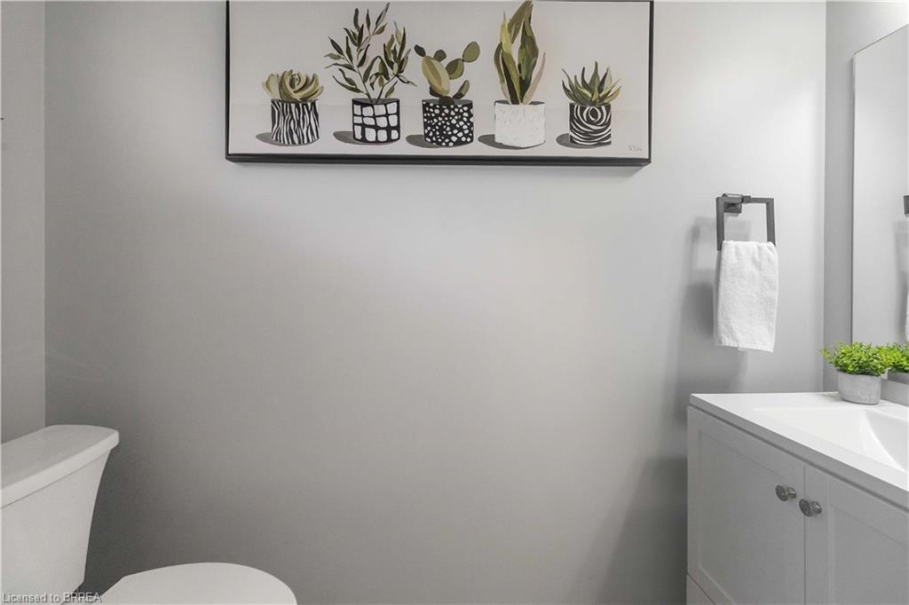 D2-12 Brantwood Park Road, Brantford, ON - Indoor Photo Showing Bathroom