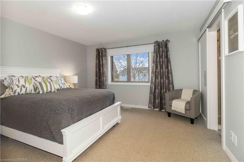 D2-12 Brantwood Park Road, Brantford, ON - Indoor Photo Showing Bedroom