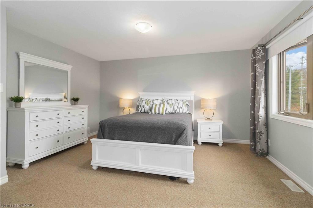 D2-12 Brantwood Park Road, Brantford, ON - Indoor Photo Showing Bedroom