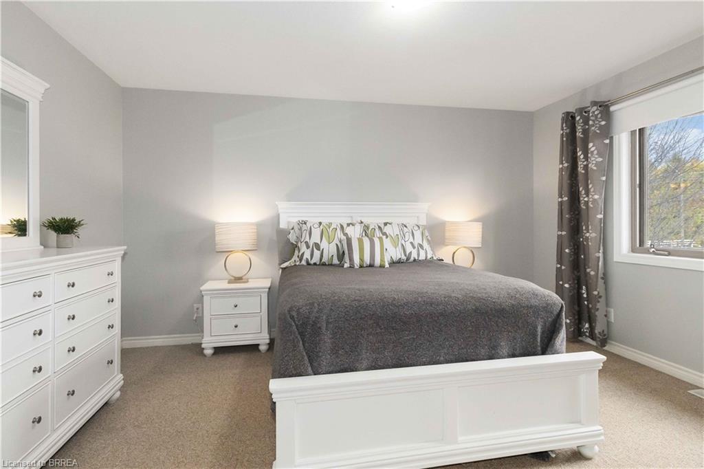 D2-12 Brantwood Park Road, Brantford, ON - Indoor Photo Showing Bedroom