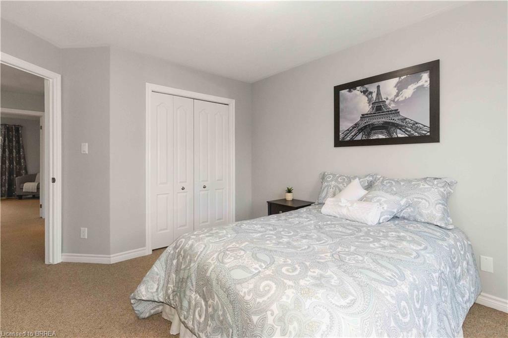 D2-12 Brantwood Park Road, Brantford, ON - Indoor Photo Showing Bedroom