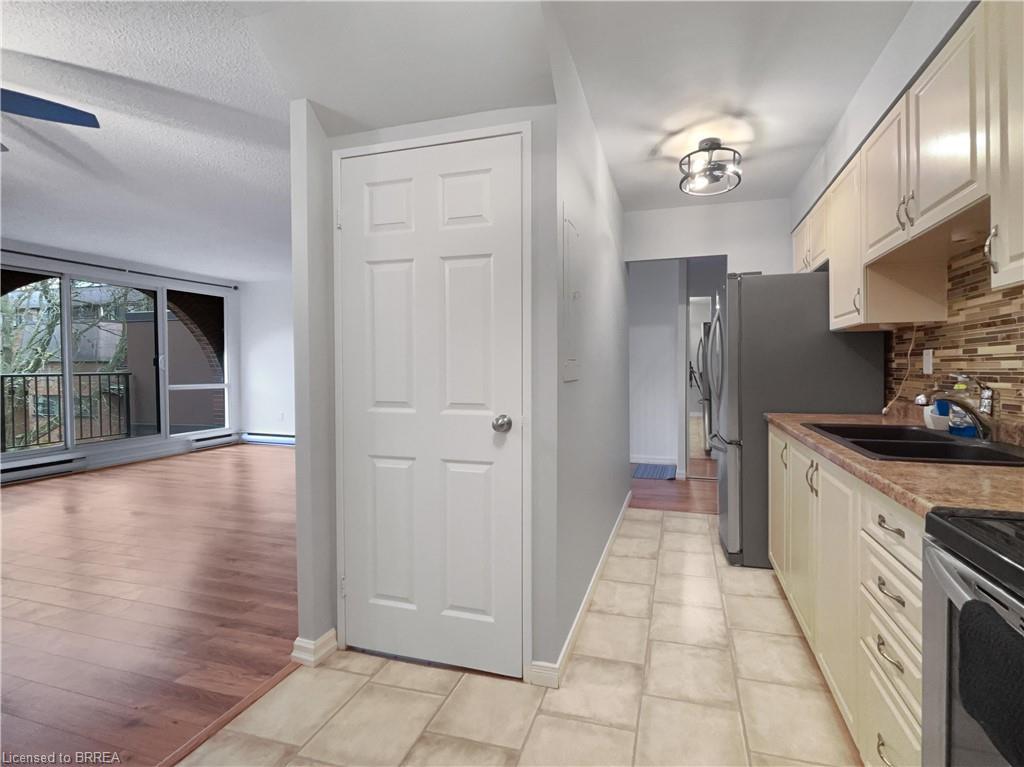 363-36 Hayhurst Road, Brantford, ON - Indoor Photo Showing Kitchen