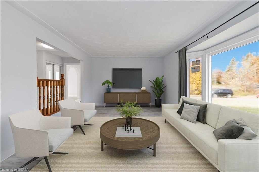8 War Road, Brantford, ON - Indoor Photo Showing Living Room