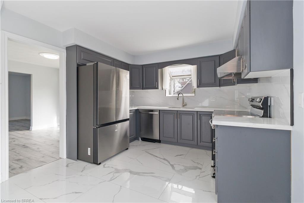 8 War Road, Brantford, ON - Indoor Photo Showing Kitchen