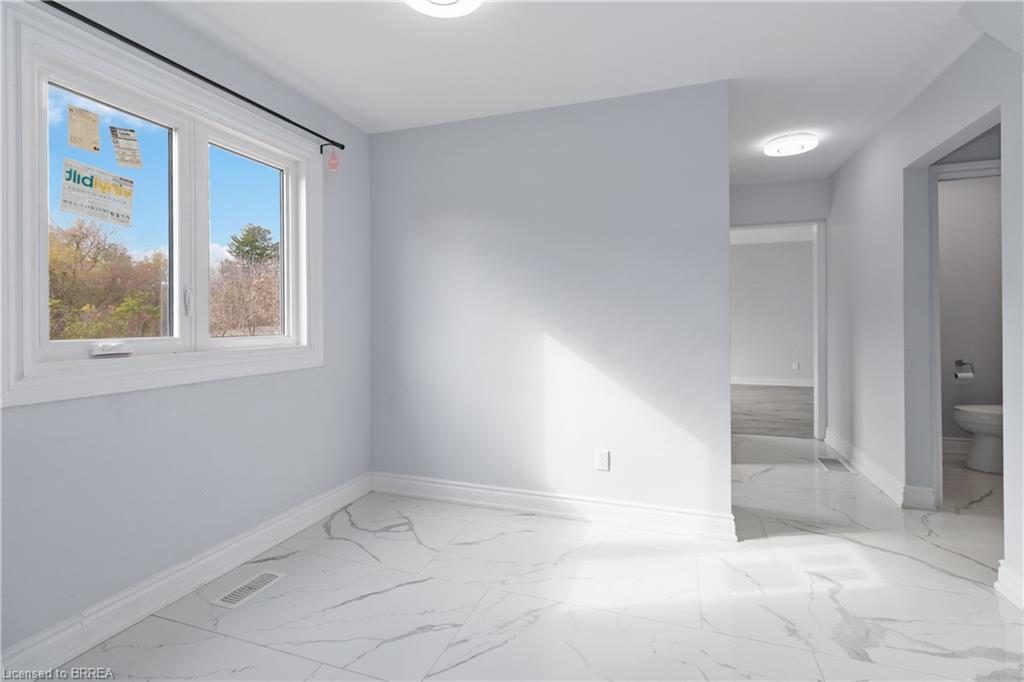 8 War Road, Brantford, ON - Indoor Photo Showing Other Room