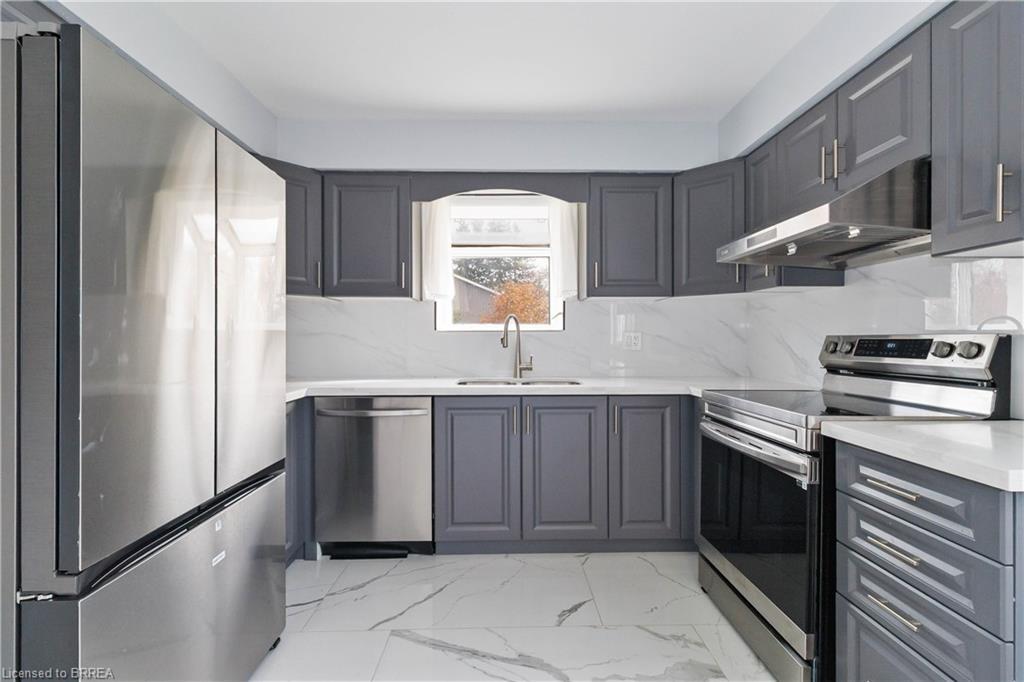 8 War Road, Brantford, ON - Indoor Photo Showing Kitchen With Double Sink With Upgraded Kitchen