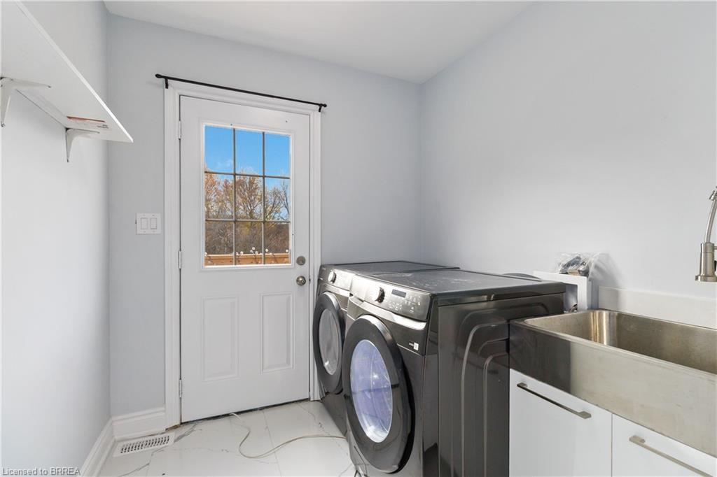 8 War Road, Brantford, ON - Indoor Photo Showing Laundry Room