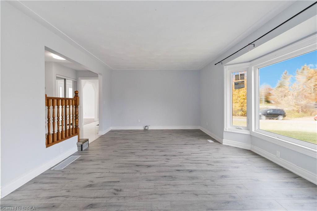 8 War Road, Brantford, ON - Indoor Photo Showing Other Room