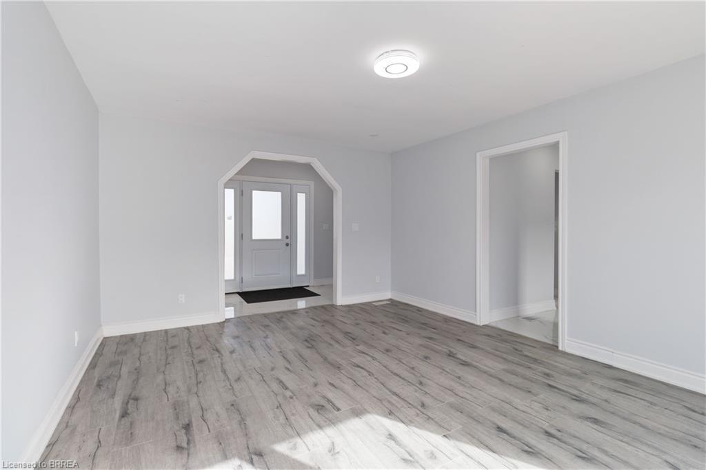 8 War Road, Brantford, ON - Indoor Photo Showing Other Room