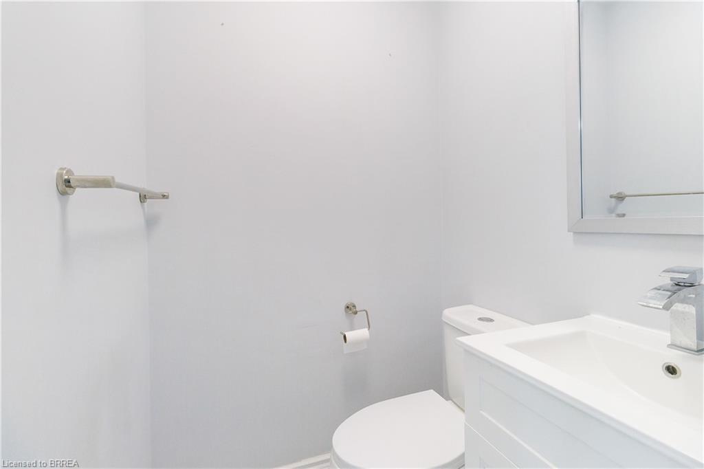 8 War Road, Brantford, ON - Indoor Photo Showing Bathroom