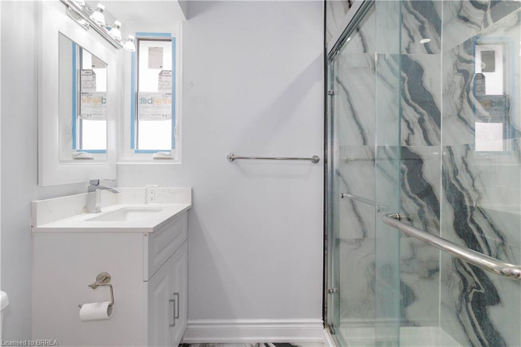 8 War Road, Brantford, ON - Indoor Photo Showing Bathroom