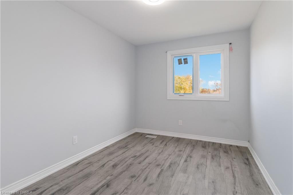 8 War Road, Brantford, ON - Indoor Photo Showing Other Room