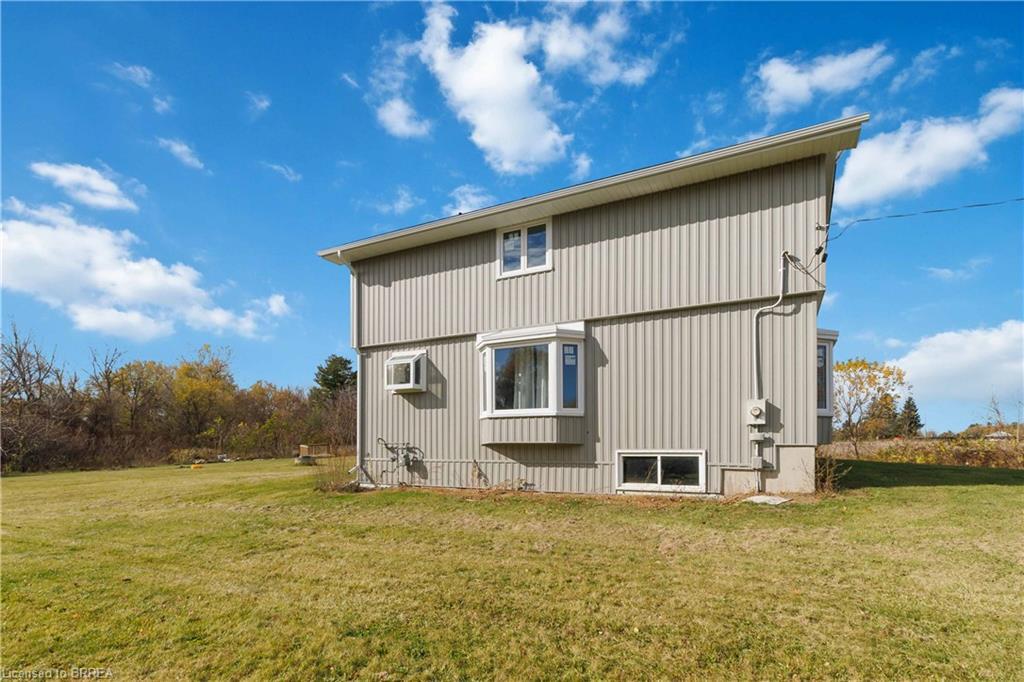 8 War Road, Brantford, ON - Outdoor