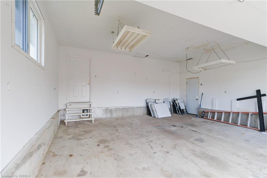 8 War Road, Brantford, ON - Indoor Photo Showing Garage