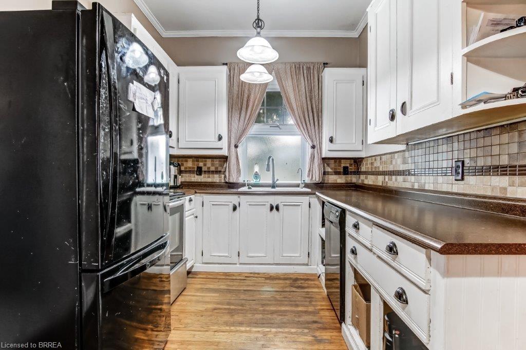 85 Grand River Avenue, Brantford, ON - Indoor Photo Showing Kitchen With Double Sink