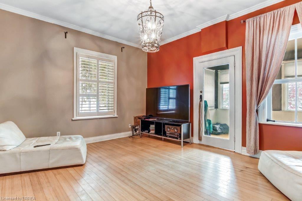 85 Grand River Avenue, Brantford, ON - Indoor