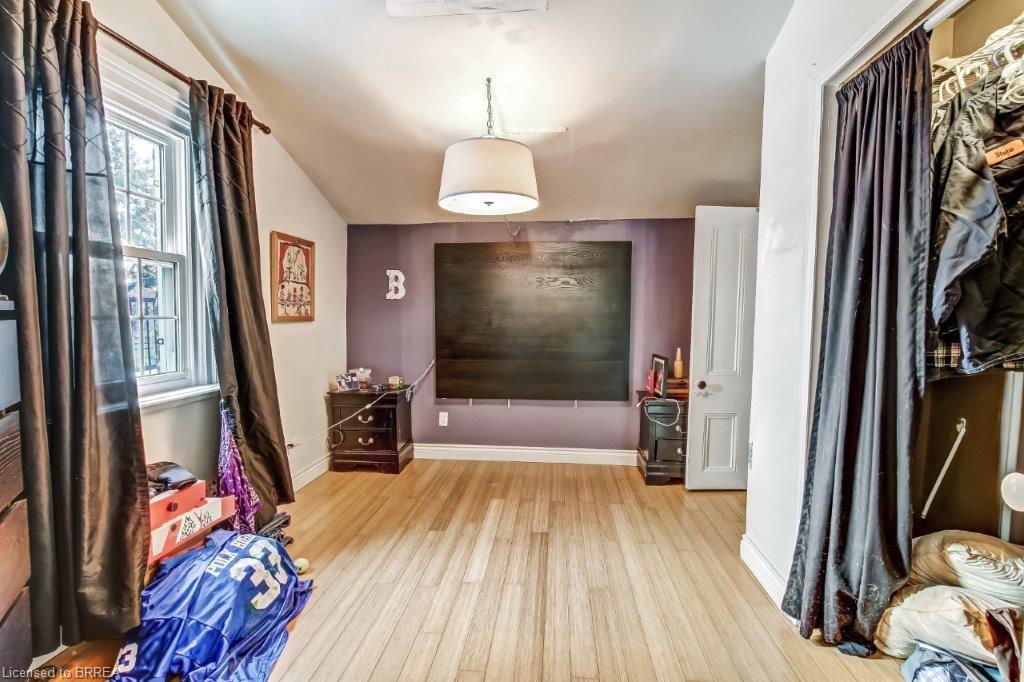 85 Grand River Avenue, Brantford, ON - Indoor