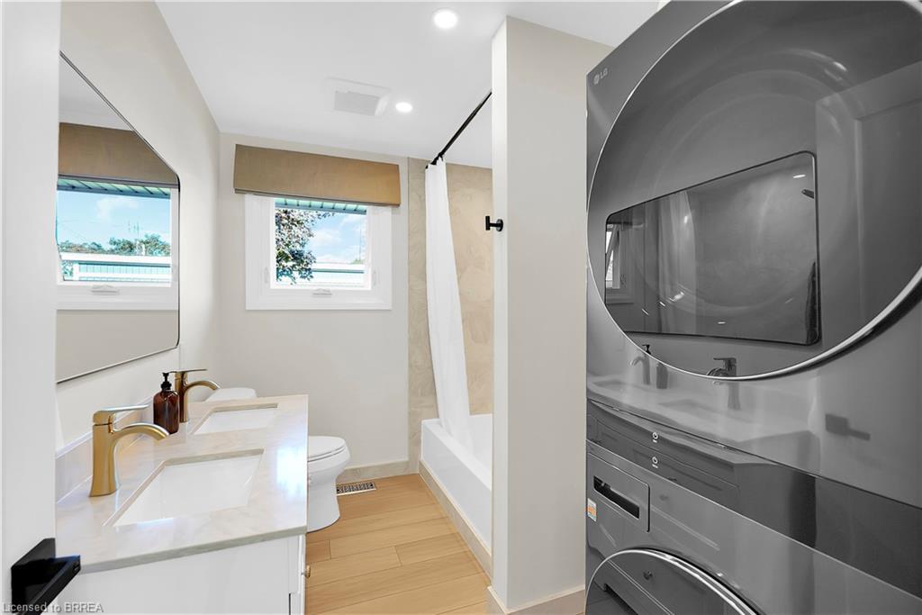 17 Preston Drive, St. Catharines, ON - Indoor Photo Showing Laundry Room