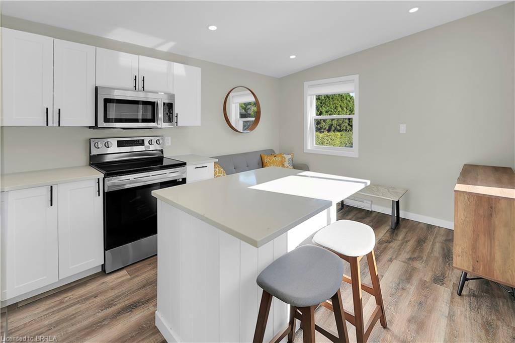 17 Preston Drive, St. Catharines, ON - Indoor Photo Showing Kitchen