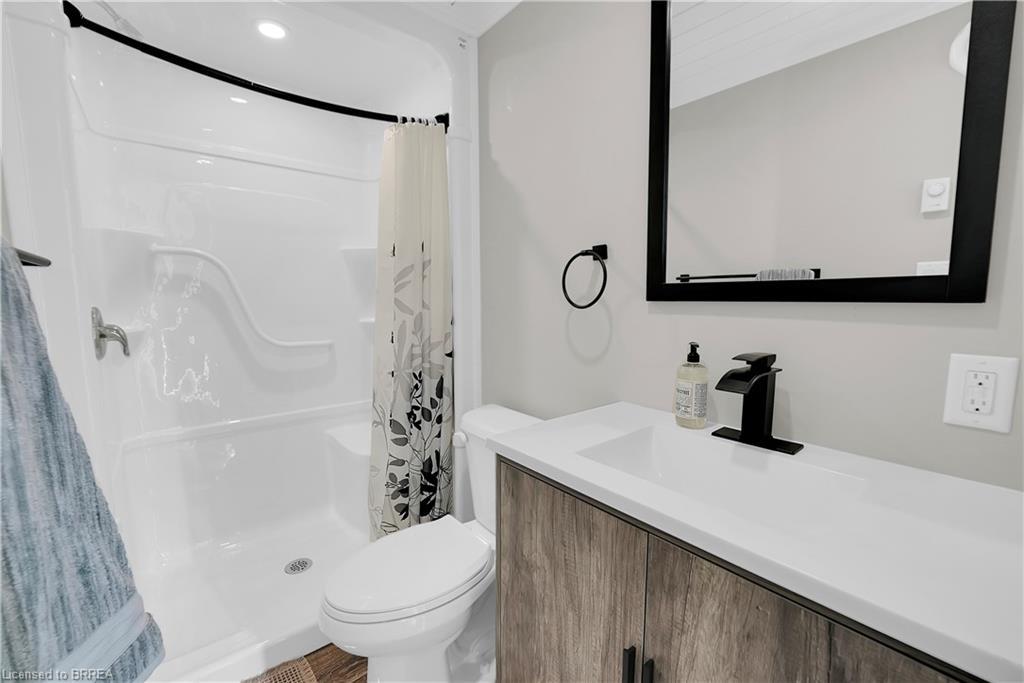 17 Preston Drive, St. Catharines, ON - Indoor Photo Showing Bathroom