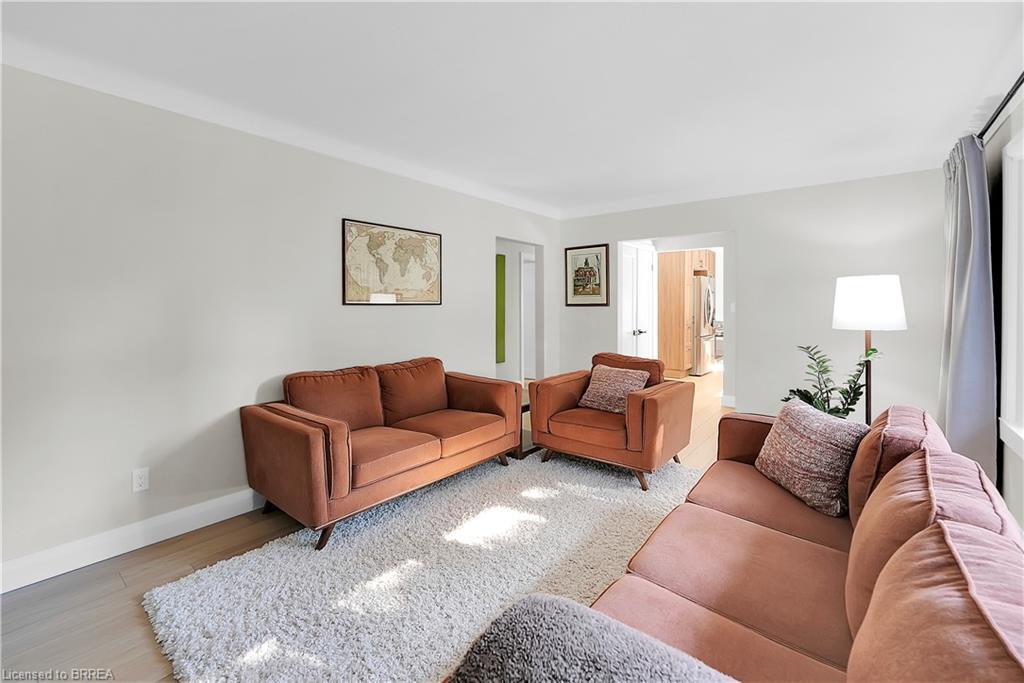 17 Preston Drive, St. Catharines, ON - Indoor Photo Showing Living Room