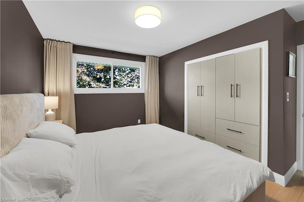 17 Preston Drive, St. Catharines, ON - Indoor Photo Showing Bedroom