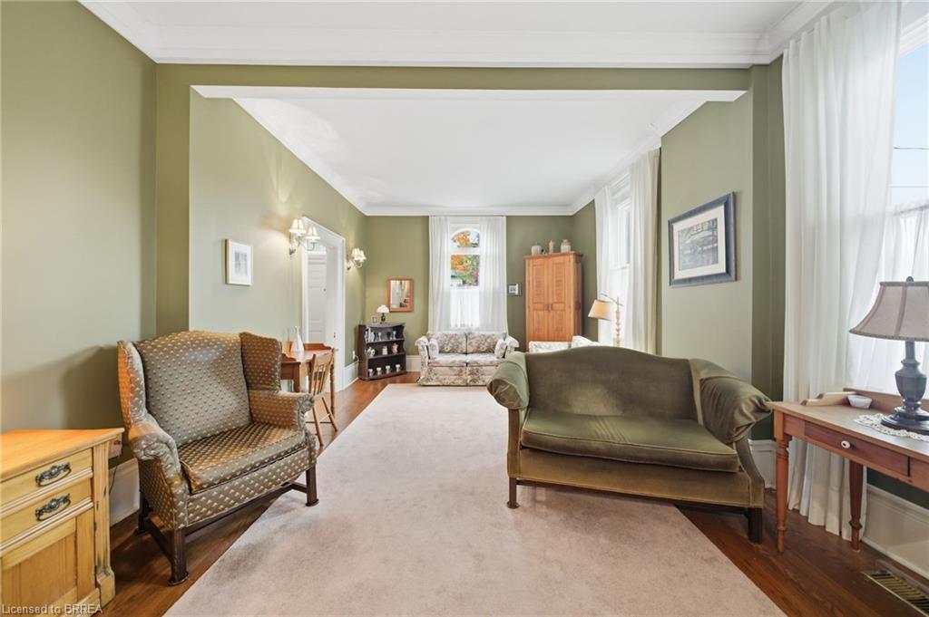 89 Murray Street, Brantford, ON - Indoor Photo Showing Living Room