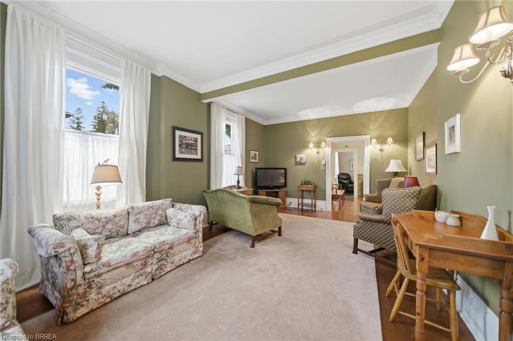 89 Murray Street, Brantford, ON - Indoor Photo Showing Living Room