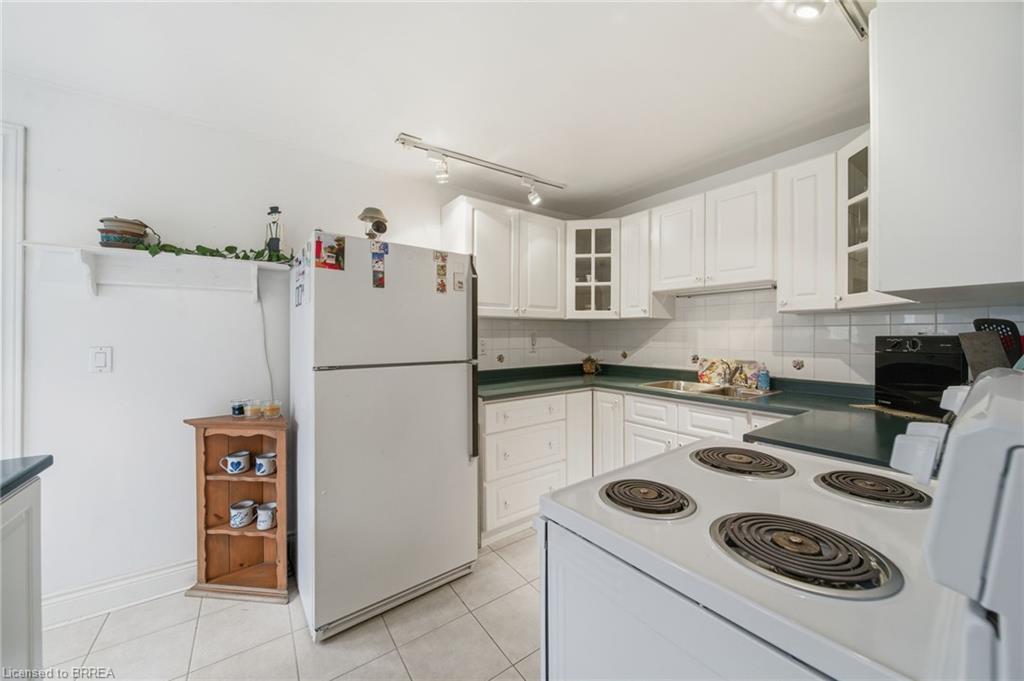 89 Murray Street, Brantford, ON - Indoor Photo Showing Kitchen