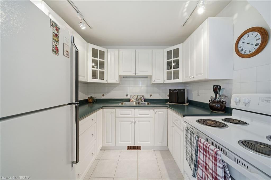 89 Murray Street, Brantford, ON - Indoor Photo Showing Kitchen