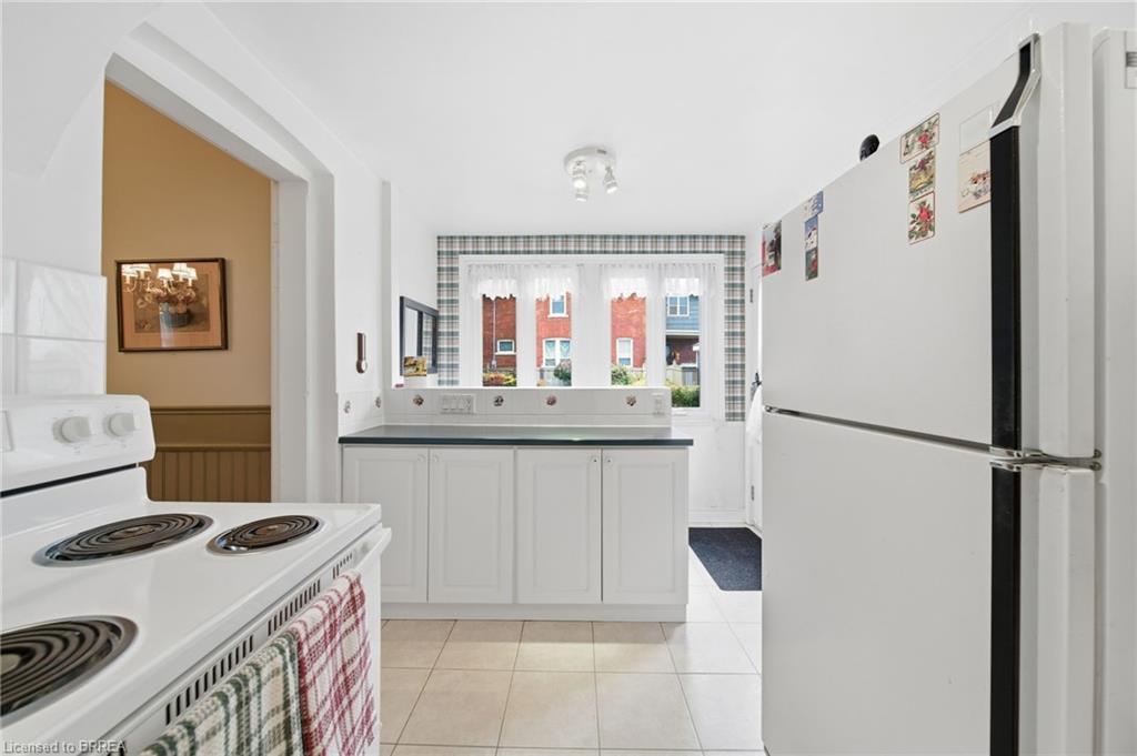 89 Murray Street, Brantford, ON - Indoor Photo Showing Kitchen