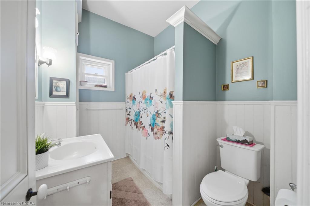 89 Murray Street, Brantford, ON - Indoor Photo Showing Bathroom