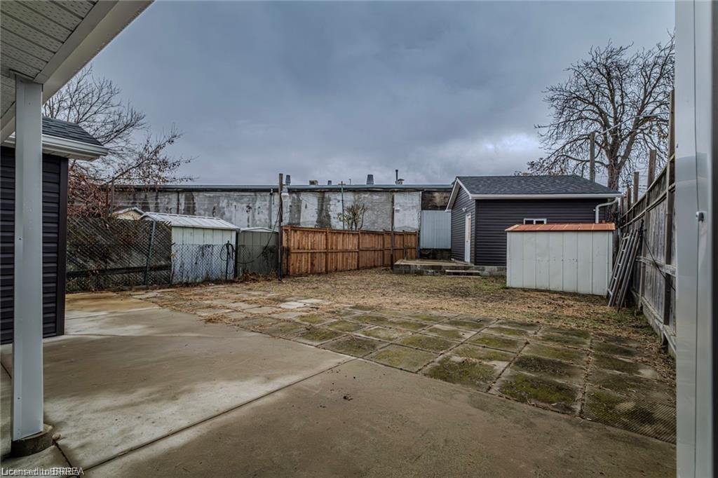 5 Halls Avenue, Brantford, ON - Outdoor