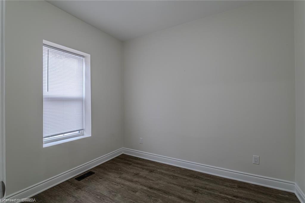 5 Halls Avenue, Brantford, ON - Indoor Photo Showing Other Room