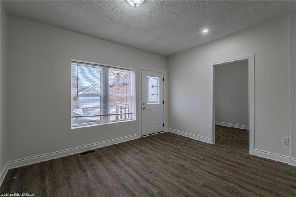 5 Halls Avenue, Brantford, ON - Indoor Photo Showing Other Room