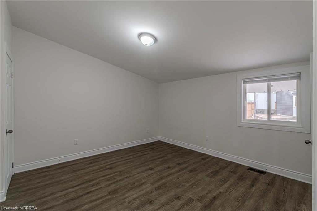 5 Halls Avenue, Brantford, ON - Indoor Photo Showing Other Room